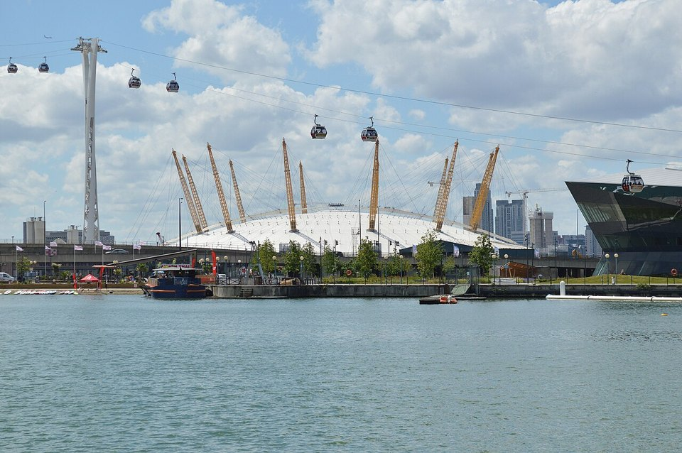 Illustrative file photo — The O2 in Greenwich, London, with London Cable Car infrastructure. Original photo date: 2014-05-25 13:49:39. Not a photograph of the reported event.
