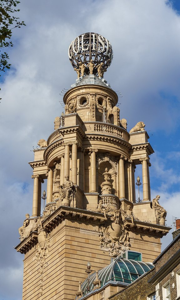 Illustrative file photo — the London Coliseum theatre. Original photo date: 2018-09-23 16:03:59. Not a photograph of the reported event.